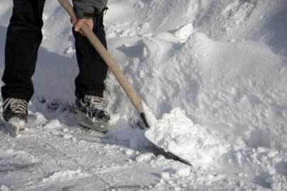 snow-shovel-100208-02